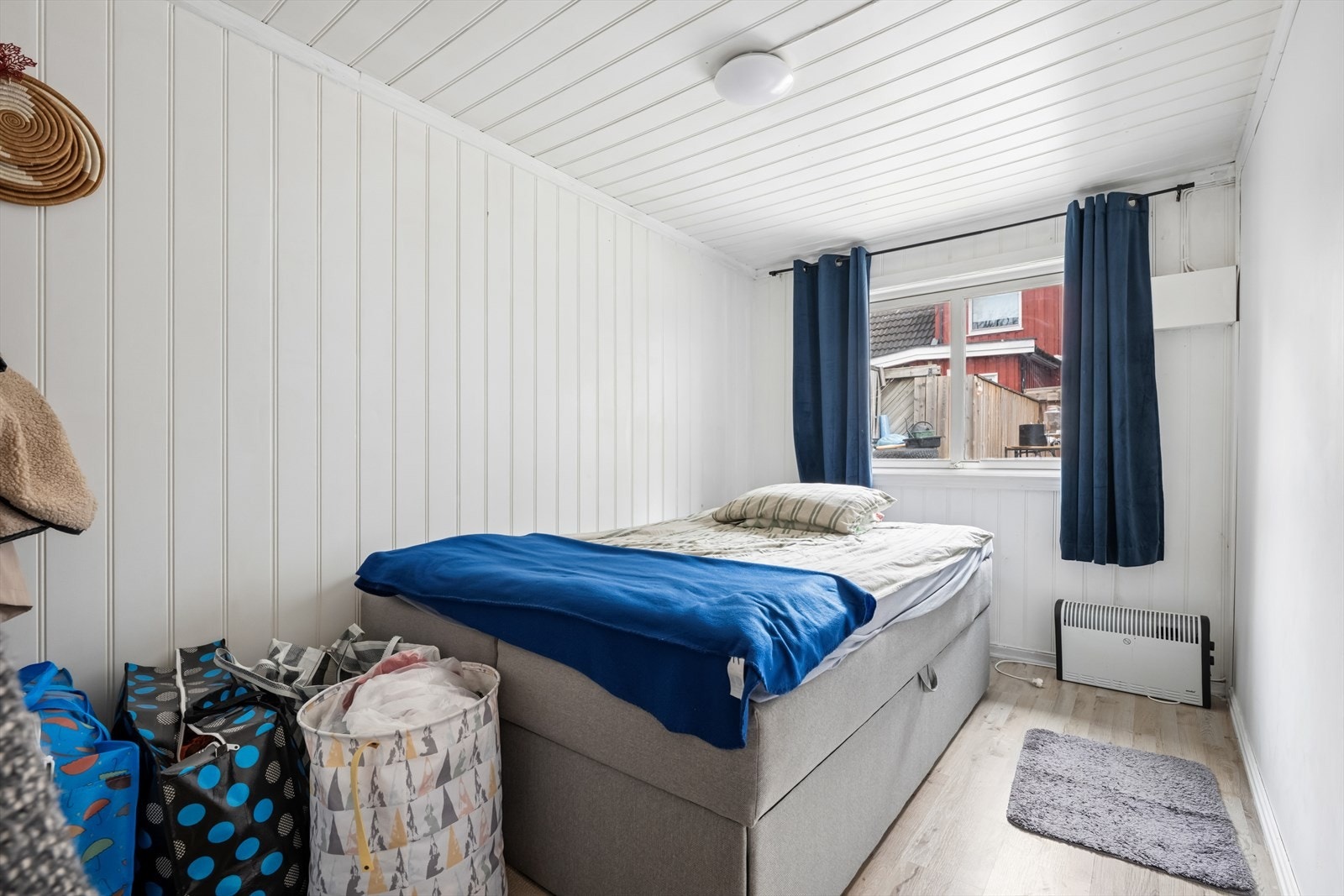 Uthuset/boden er ikke godkjent for varig opphold. Galleribilde