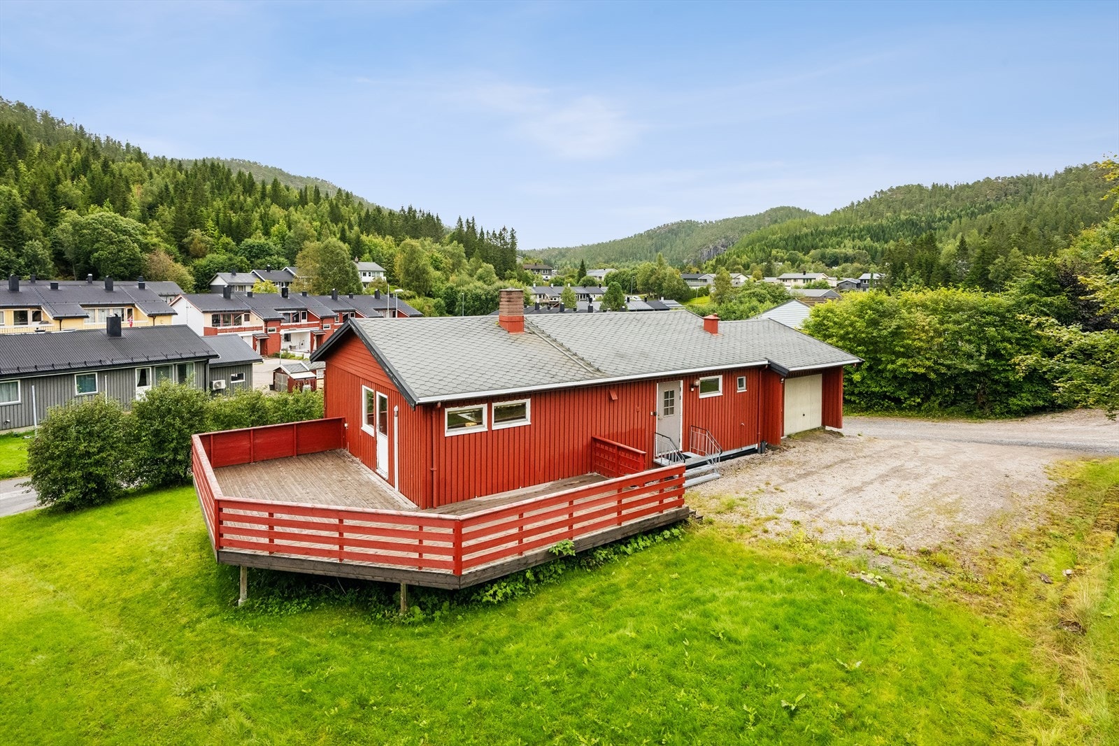 Velkommen til Lilleenget 15 | Enebolig med 3 soverom | Garasje | Eiet tomt | Barnevennlig beliggenhet | Foto: Efkt v/ Line Ottesen Berre. Galleribilde