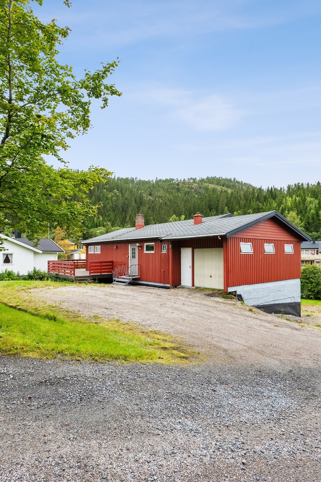 Beliggende i Lilleenget med gangavstand til skoler, barnehager, idrettsanlegg og Bymarka. Galleribilde
