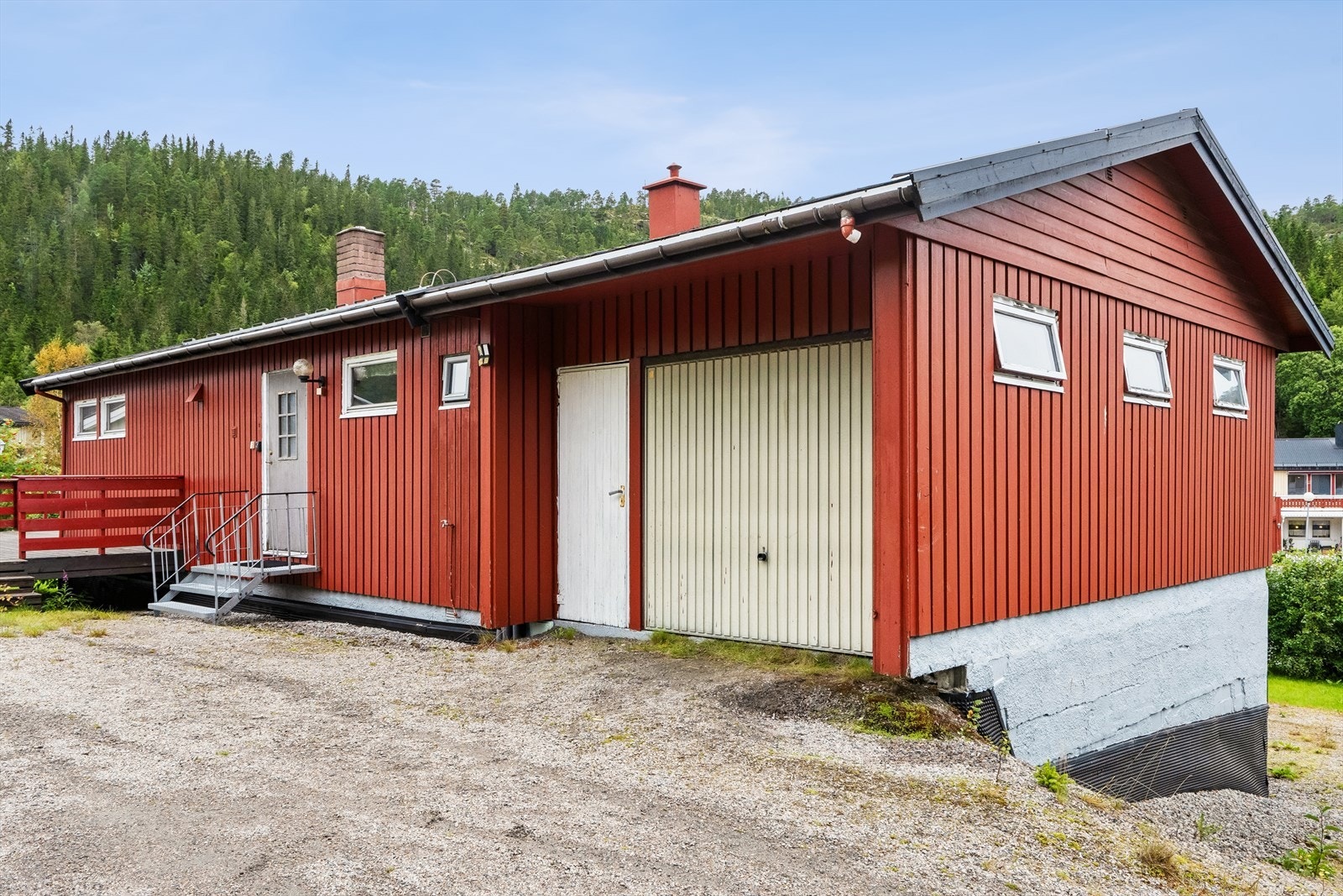 Gårdsplass ved inngangsparti Galleribilde
