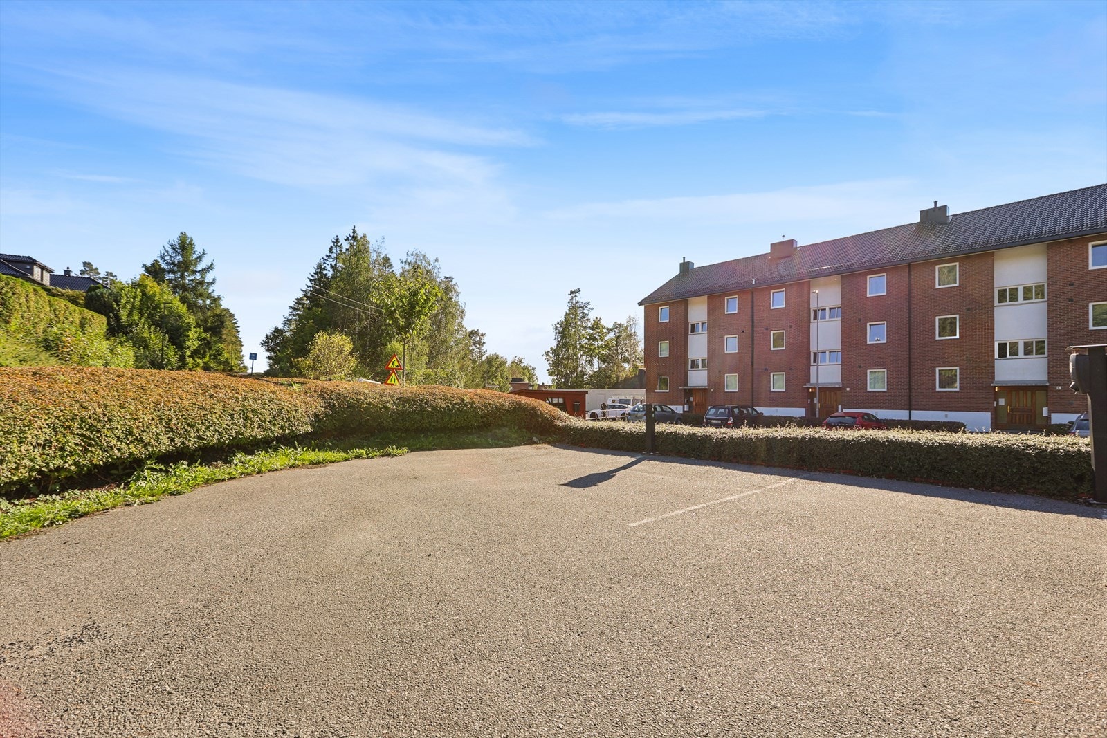 Etablert og barnevennlig boligområde med kort vei til bussholdeplass på Flåtten og Grønli skole. Galleribilde