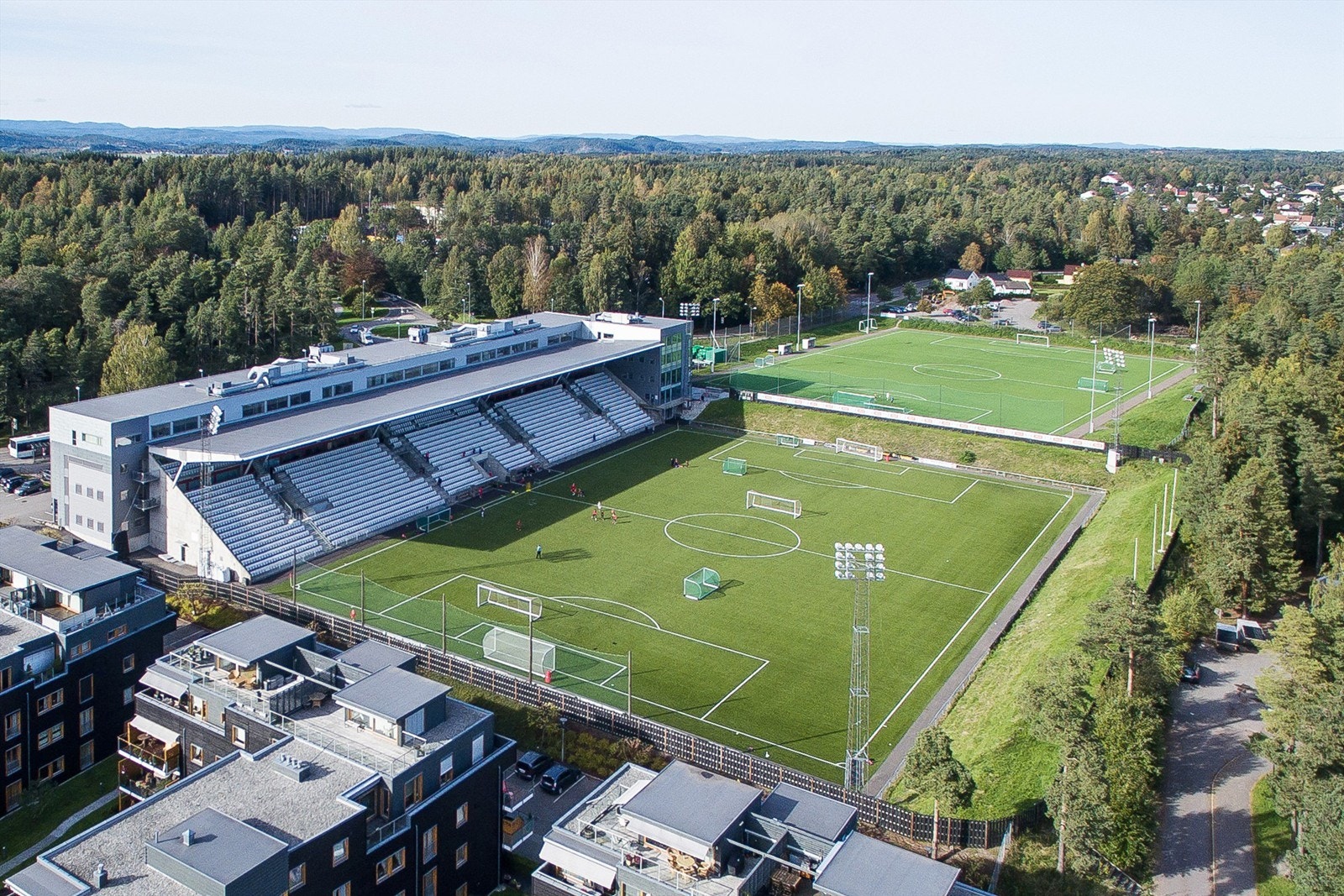 Messeområdet har omfattende idrettsanlegg med fotballbaner og haller. Galleribilde
