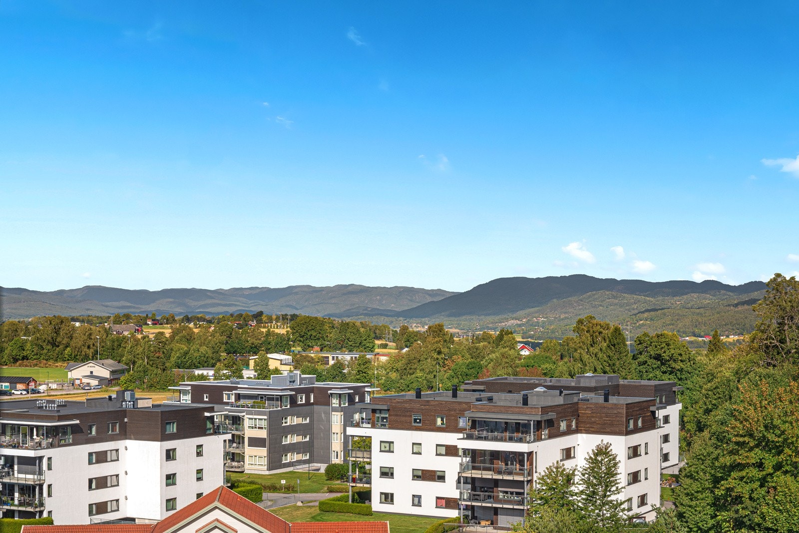 Fra balkongen er det fin utsikt til bl.a. Vealøs Galleribilde