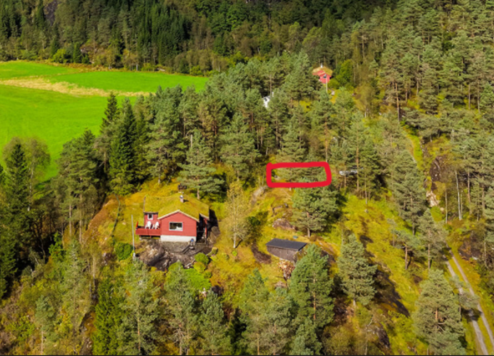 Firkanten i rødt viser hvor parkeringsplassen er. Galleribilde