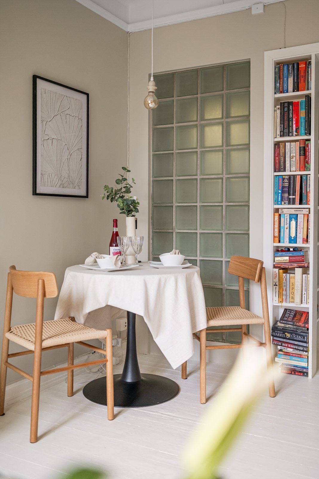 Det er plass til å innrede med spisebord. Galleribilde