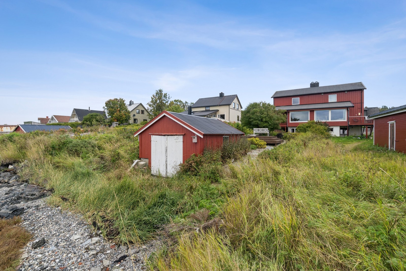 Eiendommen grenser mot fjorden Galleribilde