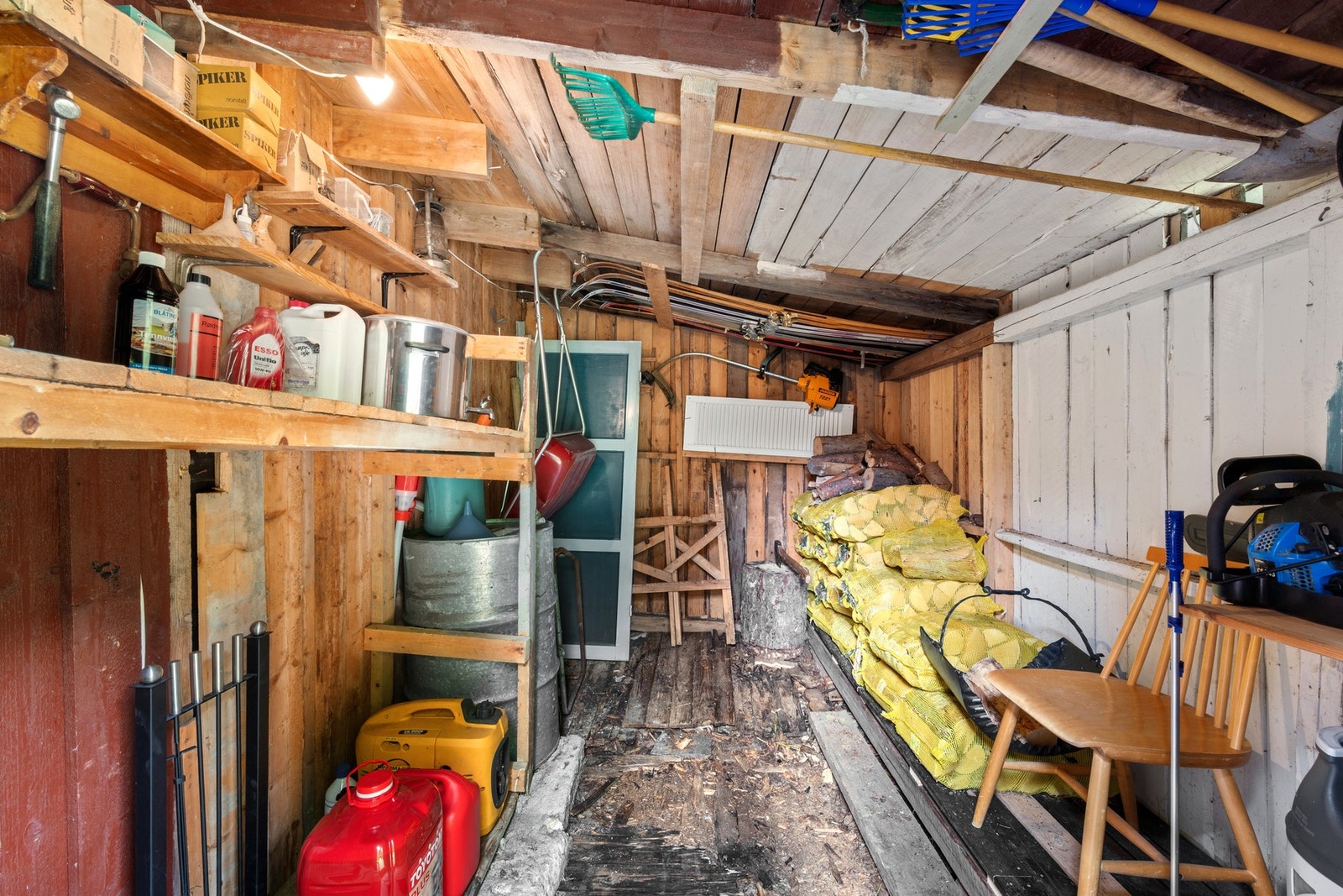 Fint sted til å oppbevare ski, sykler og ved. Galleribilde