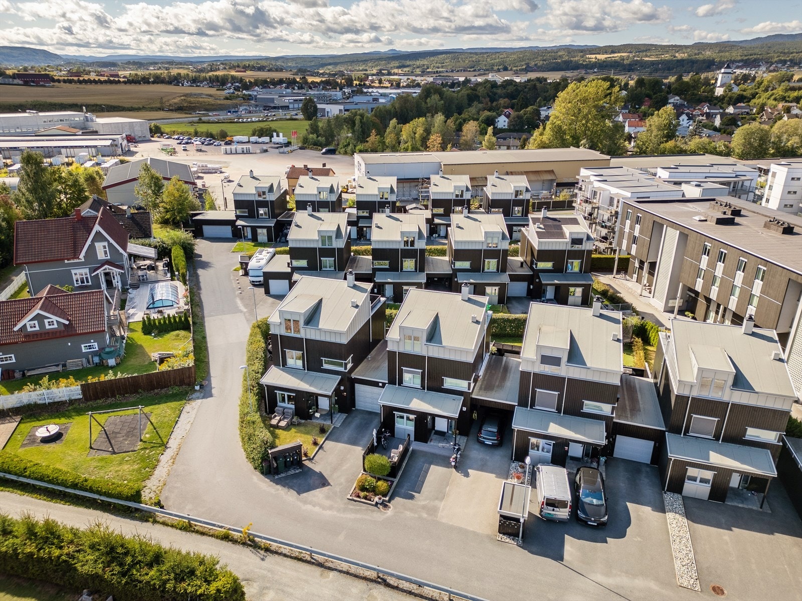 Oversiktlig boligfelt med gode parkeringsforhold og enkel adkomst. Galleribilde