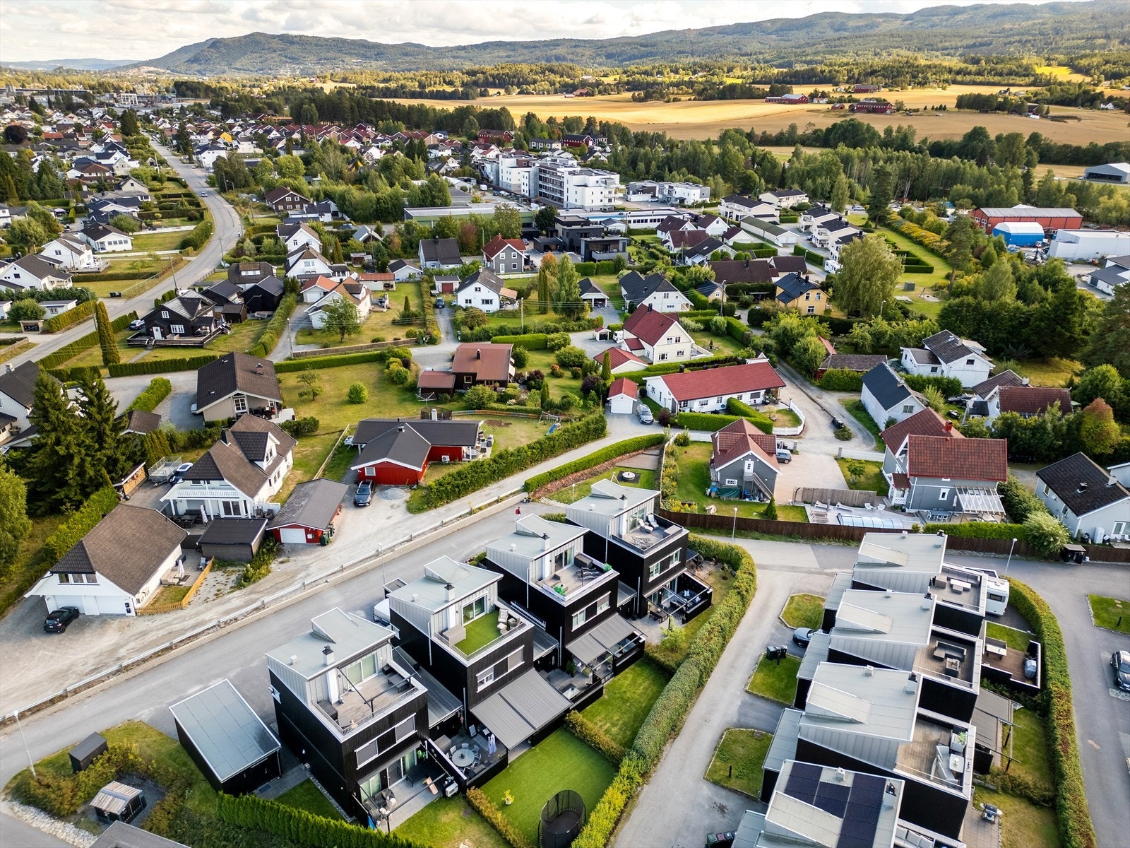 Loesmoen er omgitt av grønne kulturlandskap og varierte fritidstilbud. Galleribilde