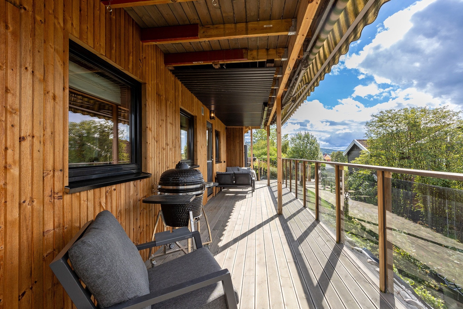 Usjenert og lun terrasse Galleribilde