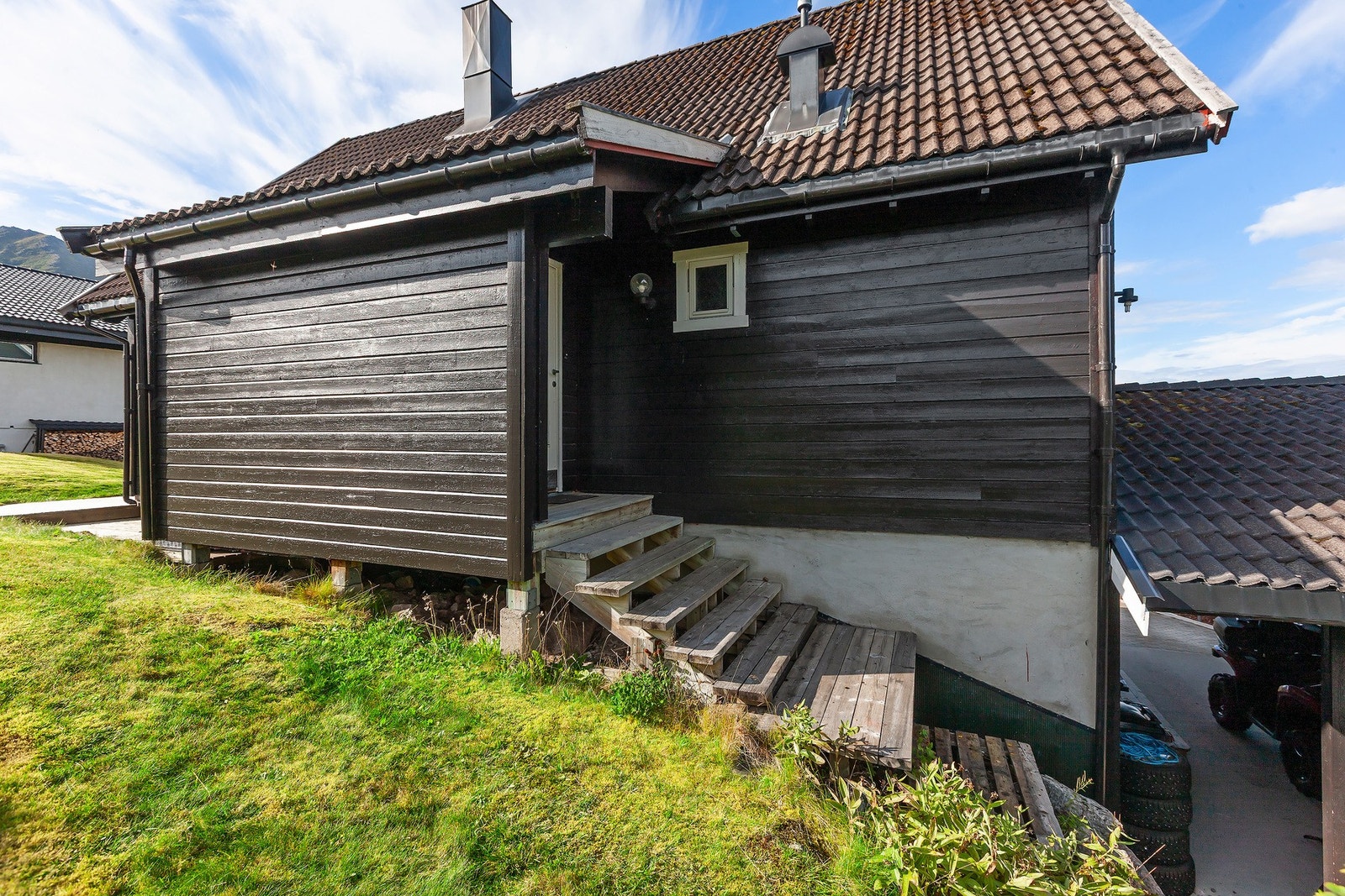 Fra bod i 1.etasje er det også utgang til bakkeplan Galleribilde