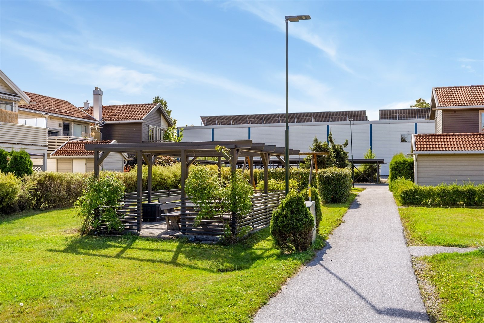Borettslaget har en hyggelig, felles paviljong på grøntområdet. Galleribilde
