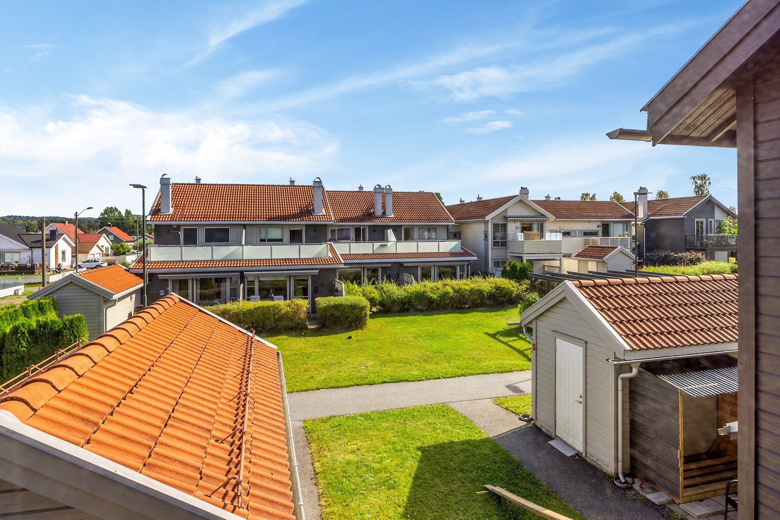 Fra boligen er det gangavstand til skoler, barnehager og offentlig kommunikasjon. Galleribilde
