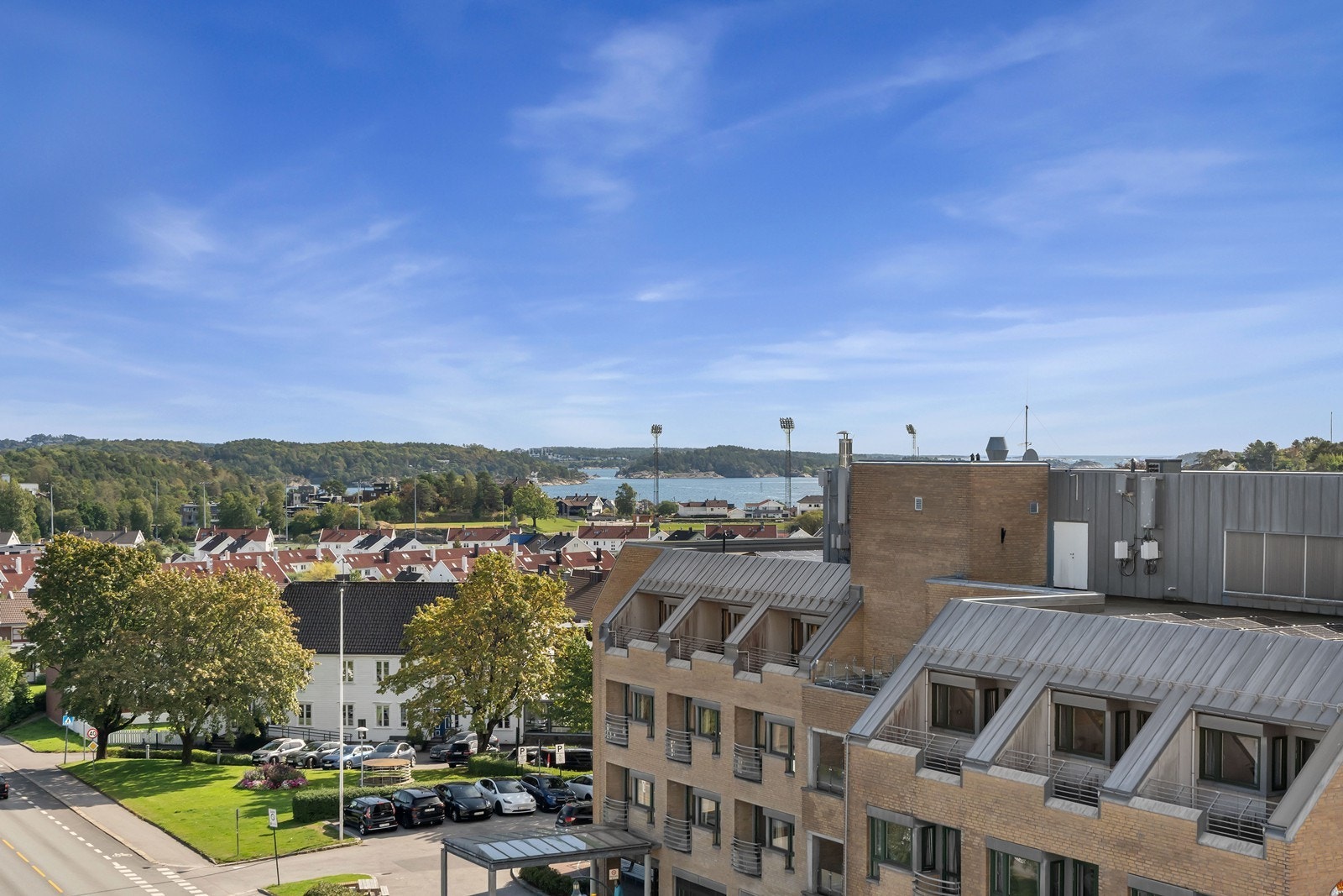 Fint utsyn over Lund mot fjorden Galleribilde