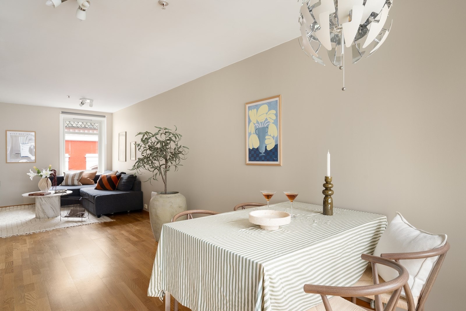 God plass til gjester. Galleribilde