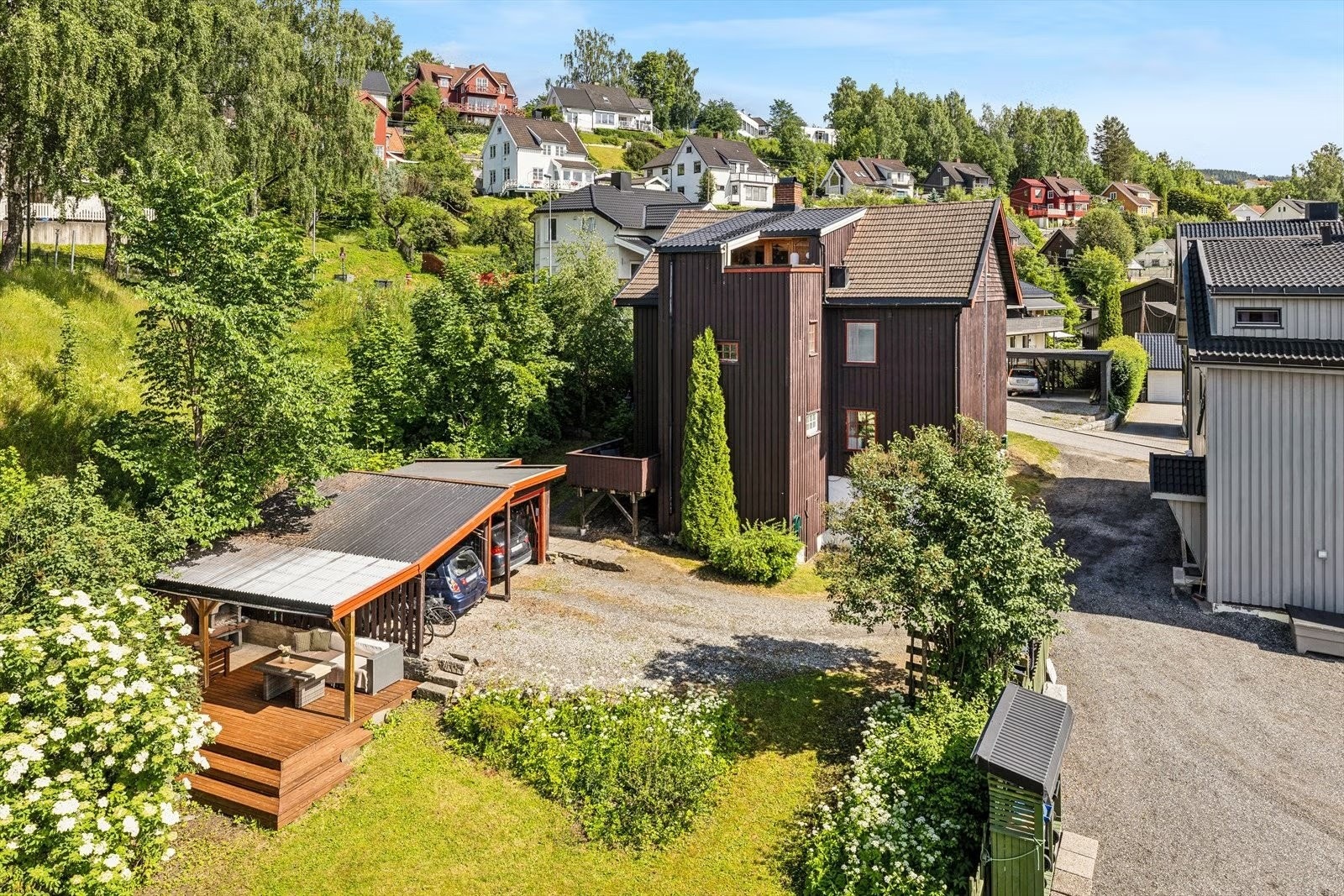 Sommeridyll. Leiligheten disponerer husets to øverste etasjer. Galleribilde