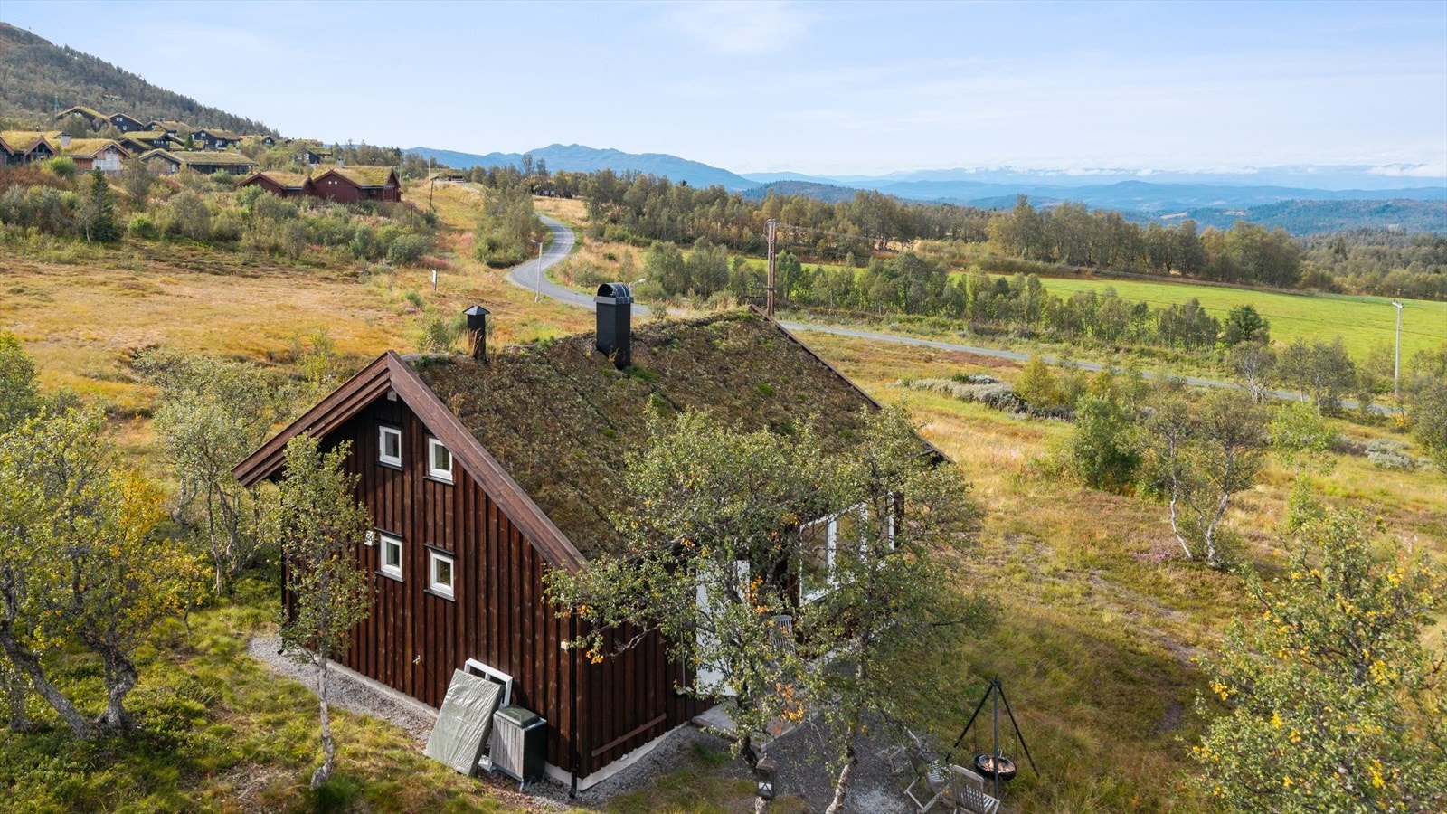 Kombinasjonen av privat beliggenhet, nærhet til fasiliteter og storslått utsikt gjør dette til en beliggenhet som skiller seg tydelig ut. Galleribilde
