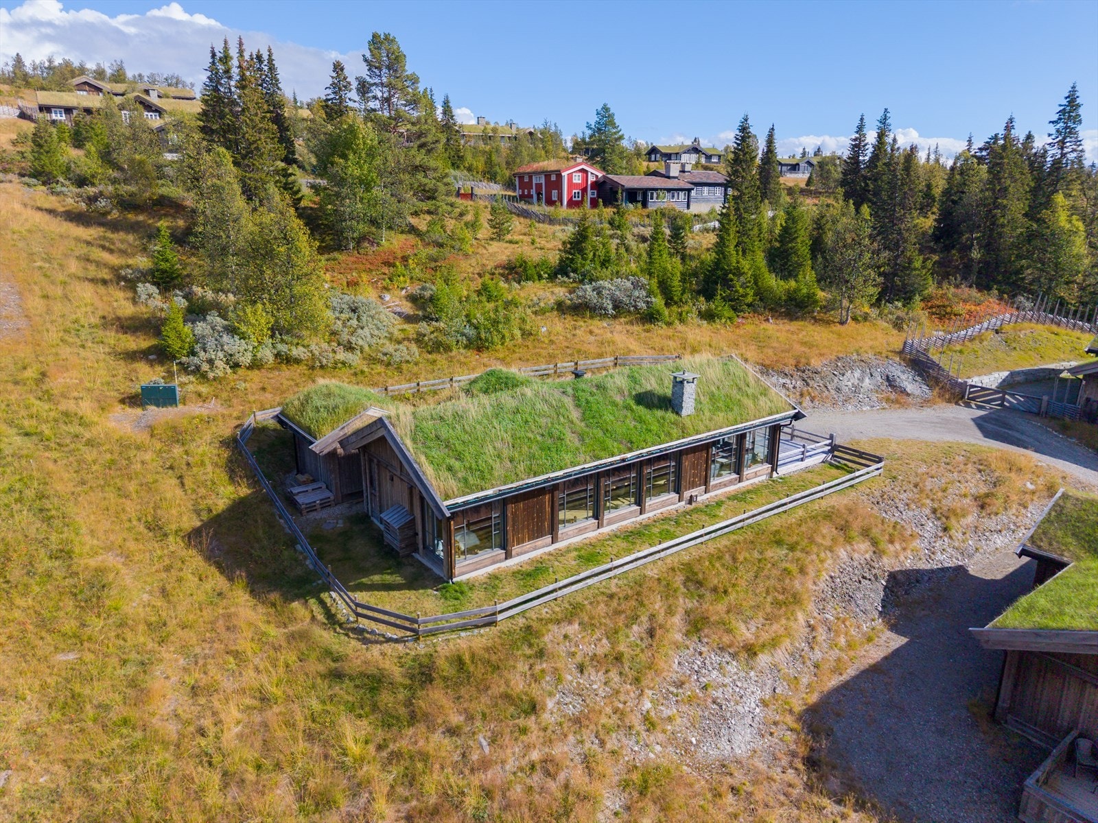 Langslåvegen 61 er en moderne hytte som ble oppført i 2021. Galleribilde
