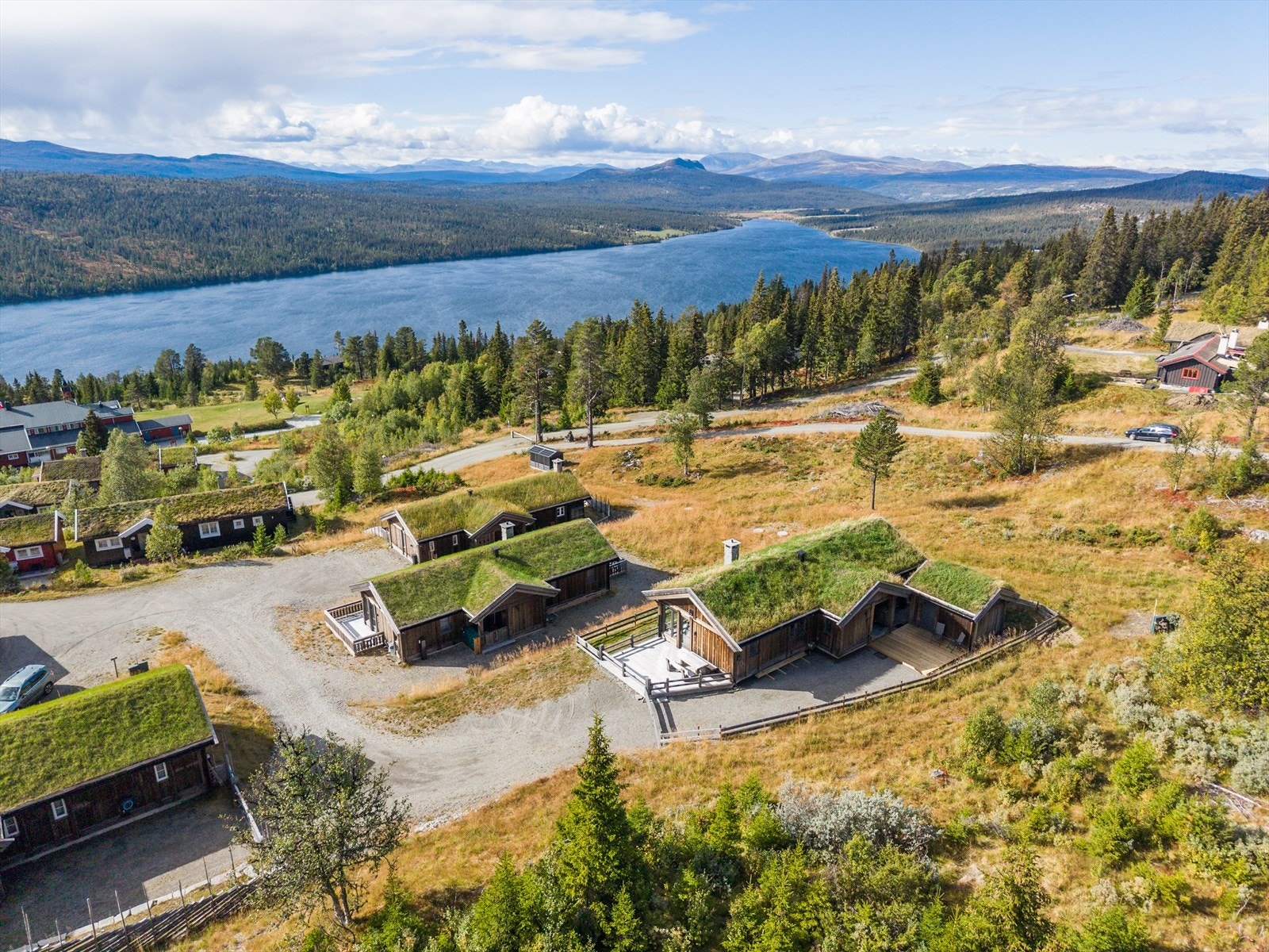 Eiendommen består av hytte og anneks. Galleribilde