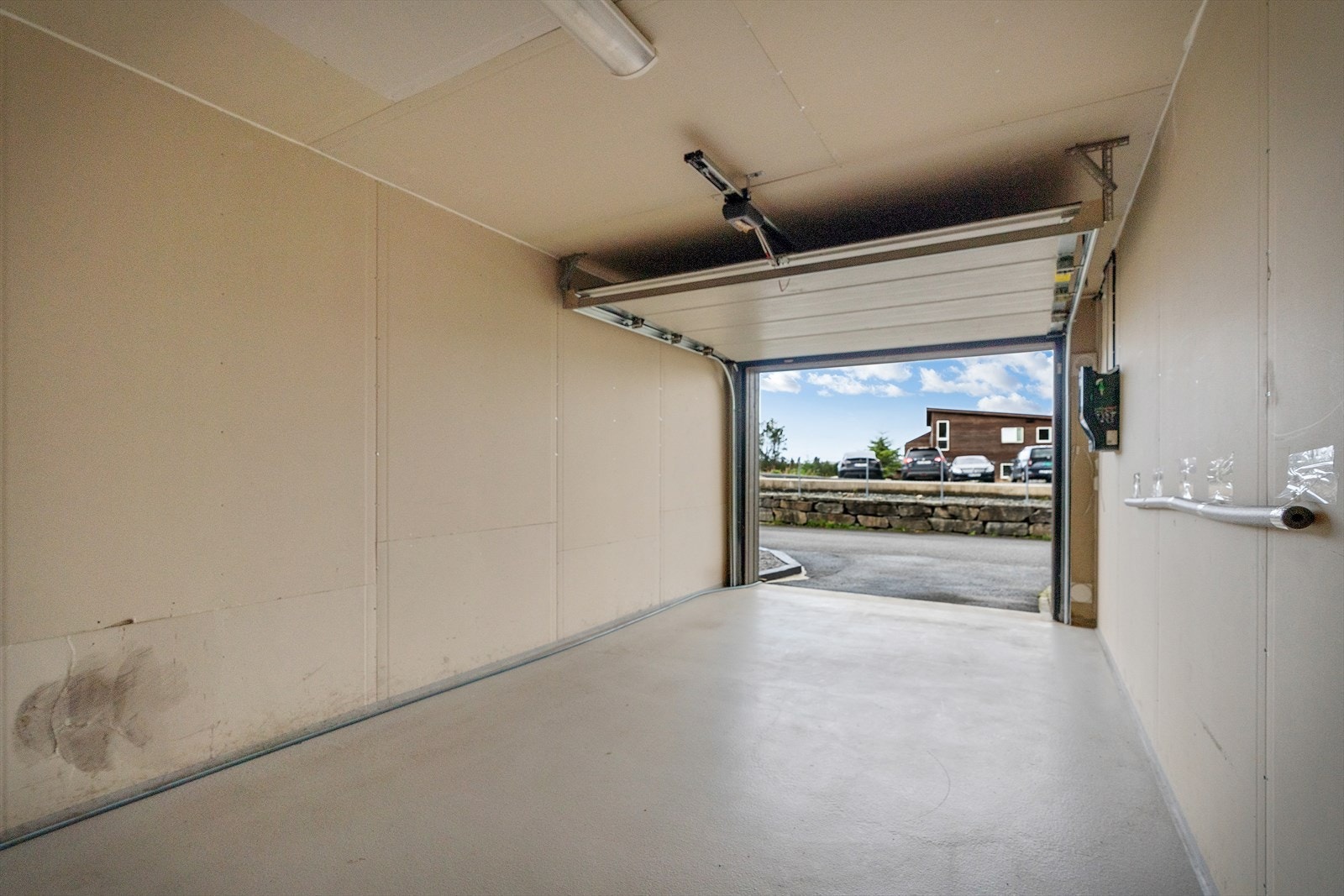 - Egen garasje m/elbil-lader - Galleribilde
