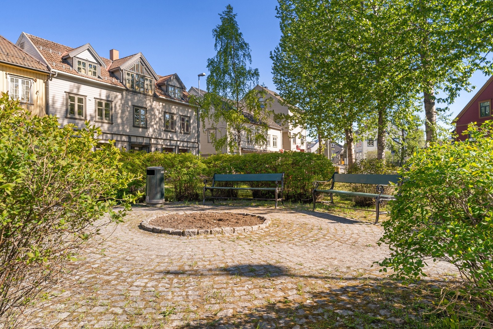 Det er flere flotte parker og lekeplasser nært leiligheten. Vervet og flere kafeer er flotte mål for lørdag og søndagsturen.
