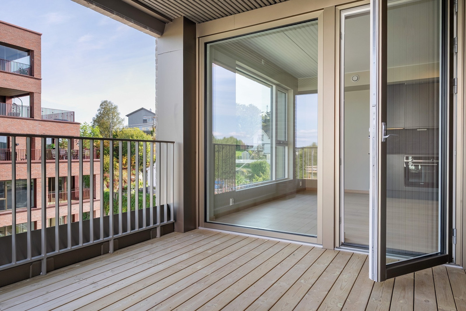 Overbygget balkong, med spiller i himling Galleribilde