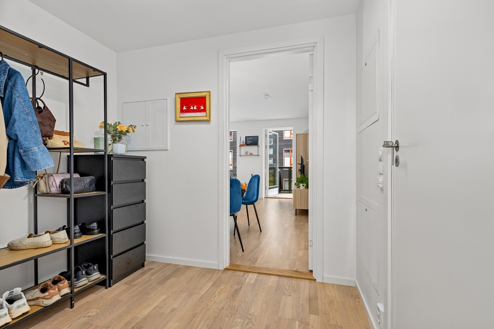 Entre med god plass til sko og yttertøy Galleribilde