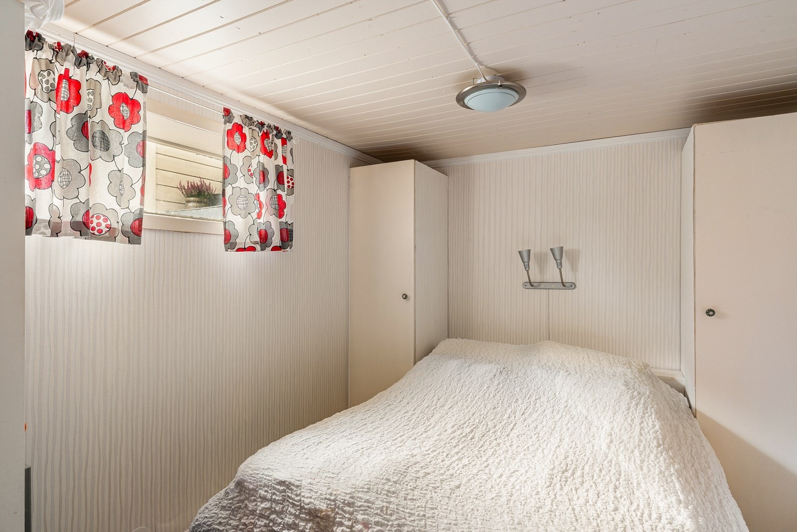Innredet rom i underetasjen med plass til dobbeltseng og garderobeskap. ( Ikke byggemeldt og godkjent ) Galleribilde