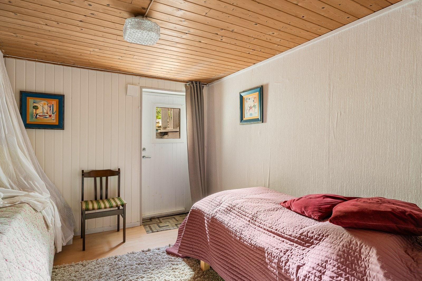 Innredet rom i kjelleren med direkte utgang til terreng. Galleribilde