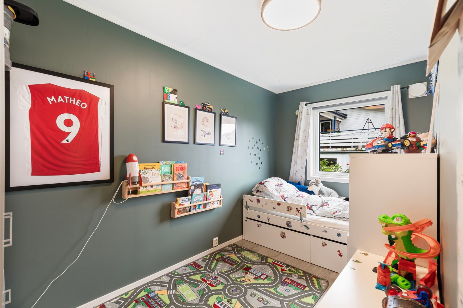 Samtlige har laminat på gulv og slette vegger. Galleribilde