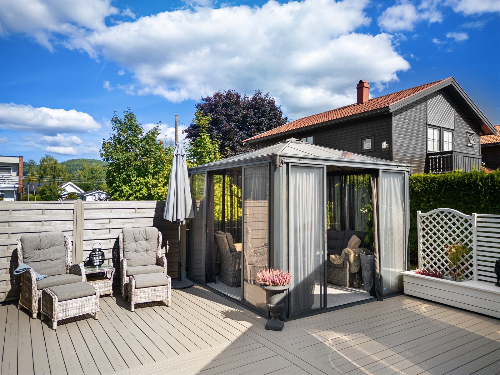 Terrasseplatting i hagen Galleribilde