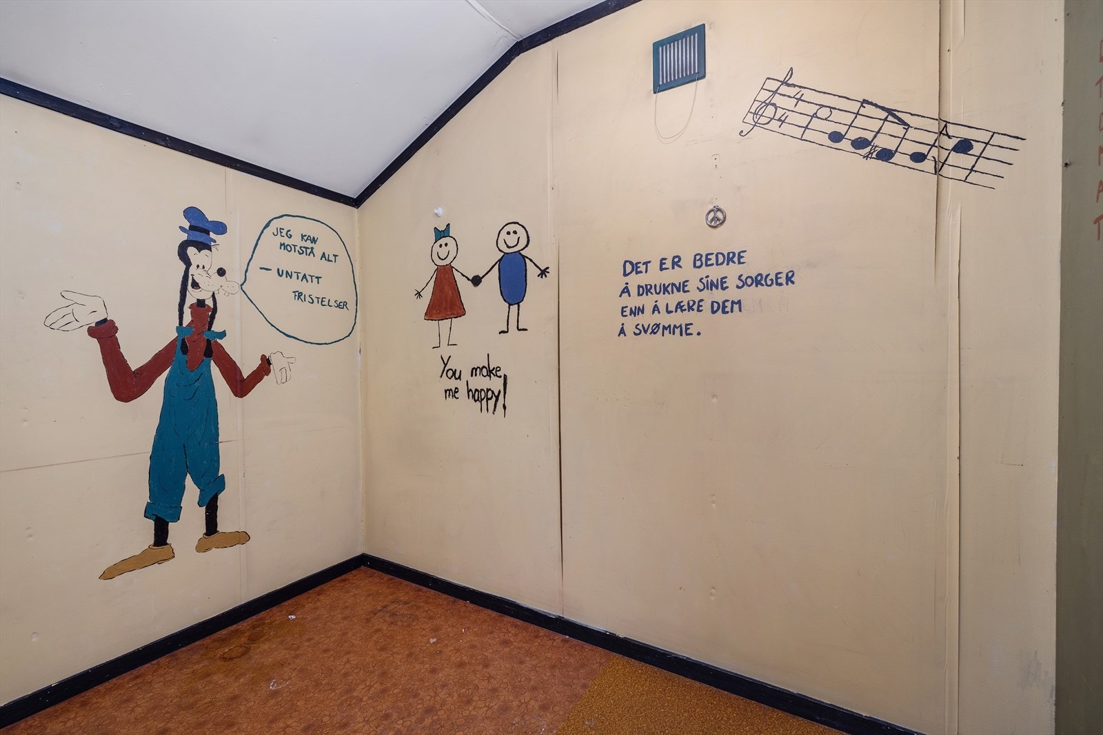 Innvendig bod som gir god lagringsplass i inngangsetasjen. Galleribilde
