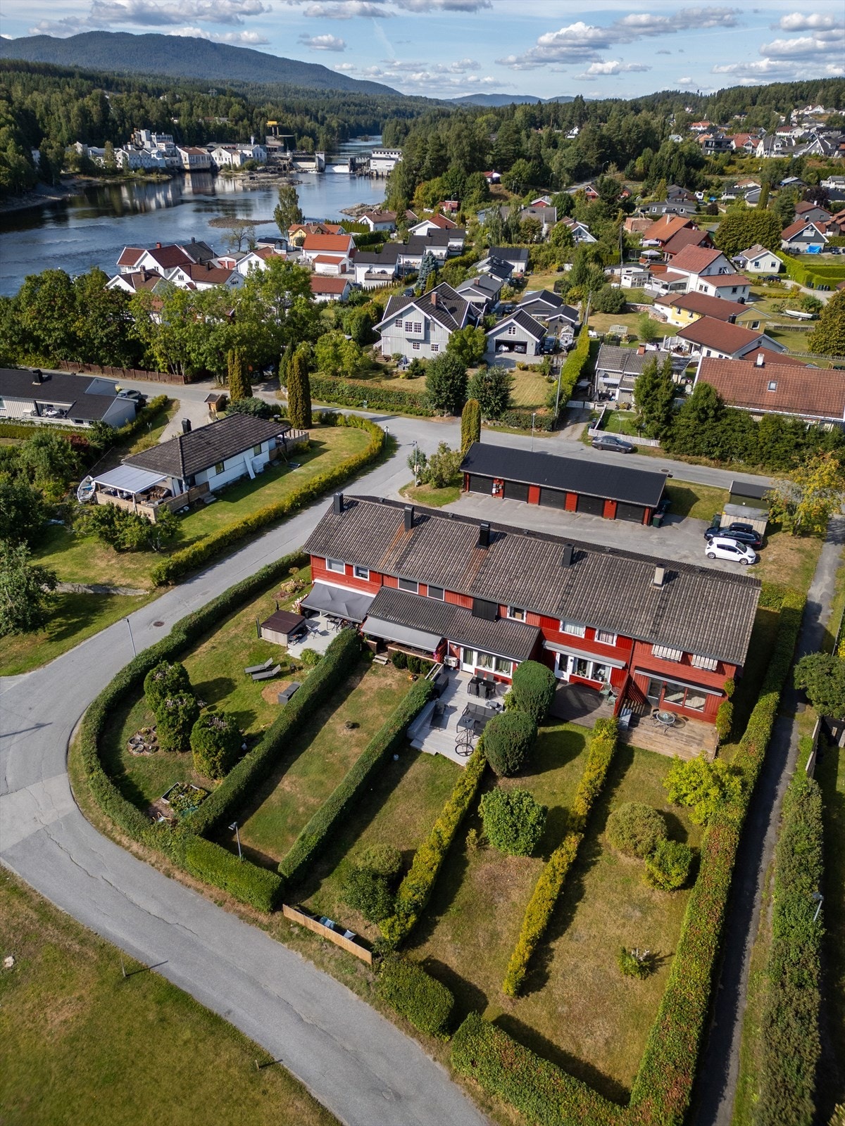 Boligen ligger nær Drammenselva med gode tur- og rekreasjonsmuligheter. Galleribilde