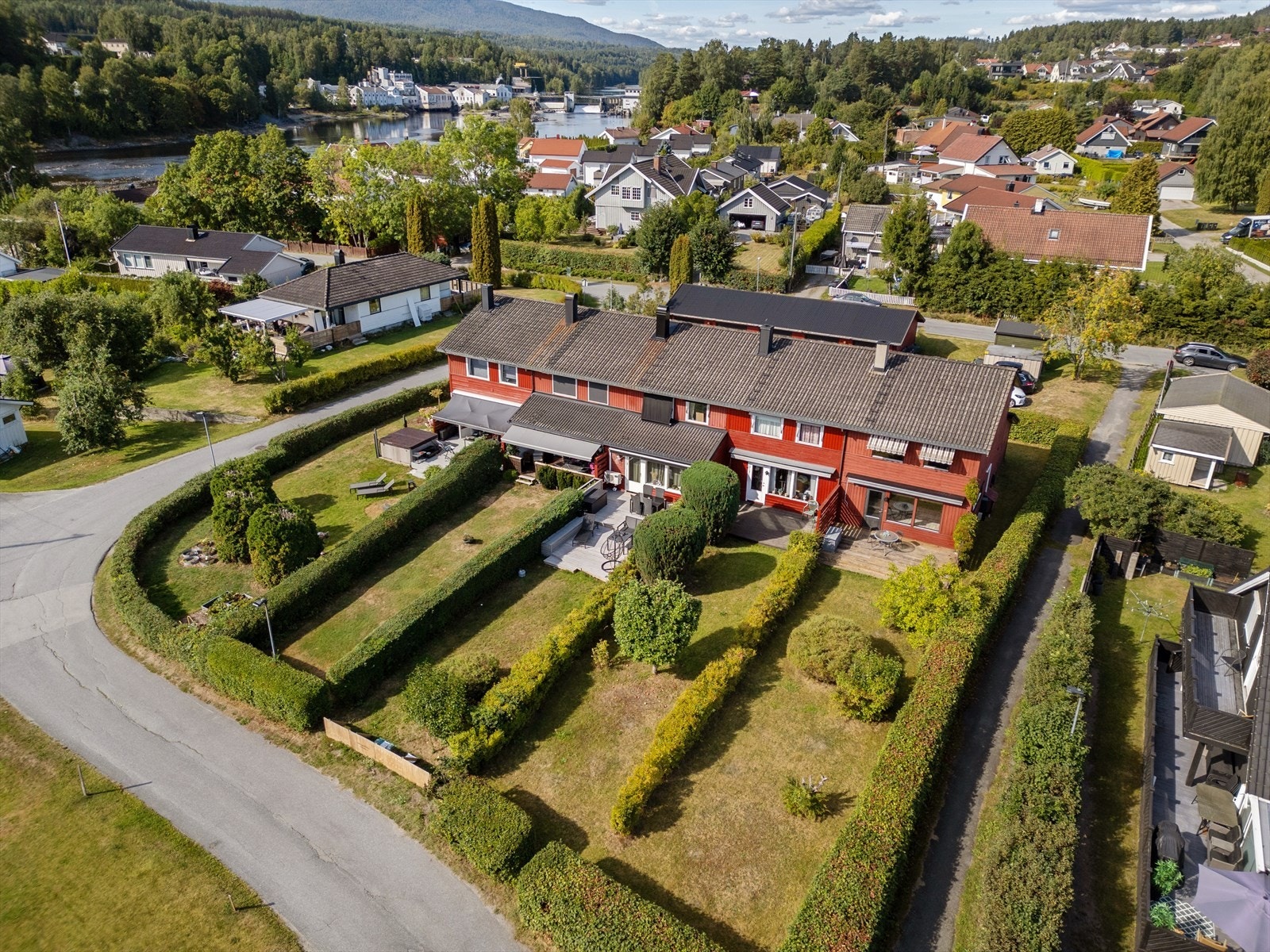 Endebeliggenheten gir ekstra grøntareal og luftige omgivelser. Galleribilde