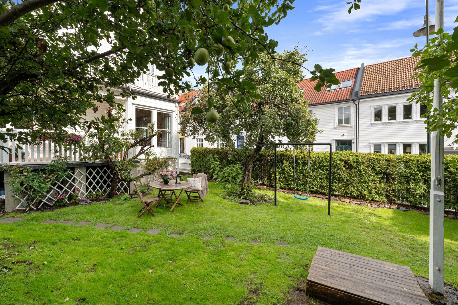 Fint for store og små i hagen Galleribilde