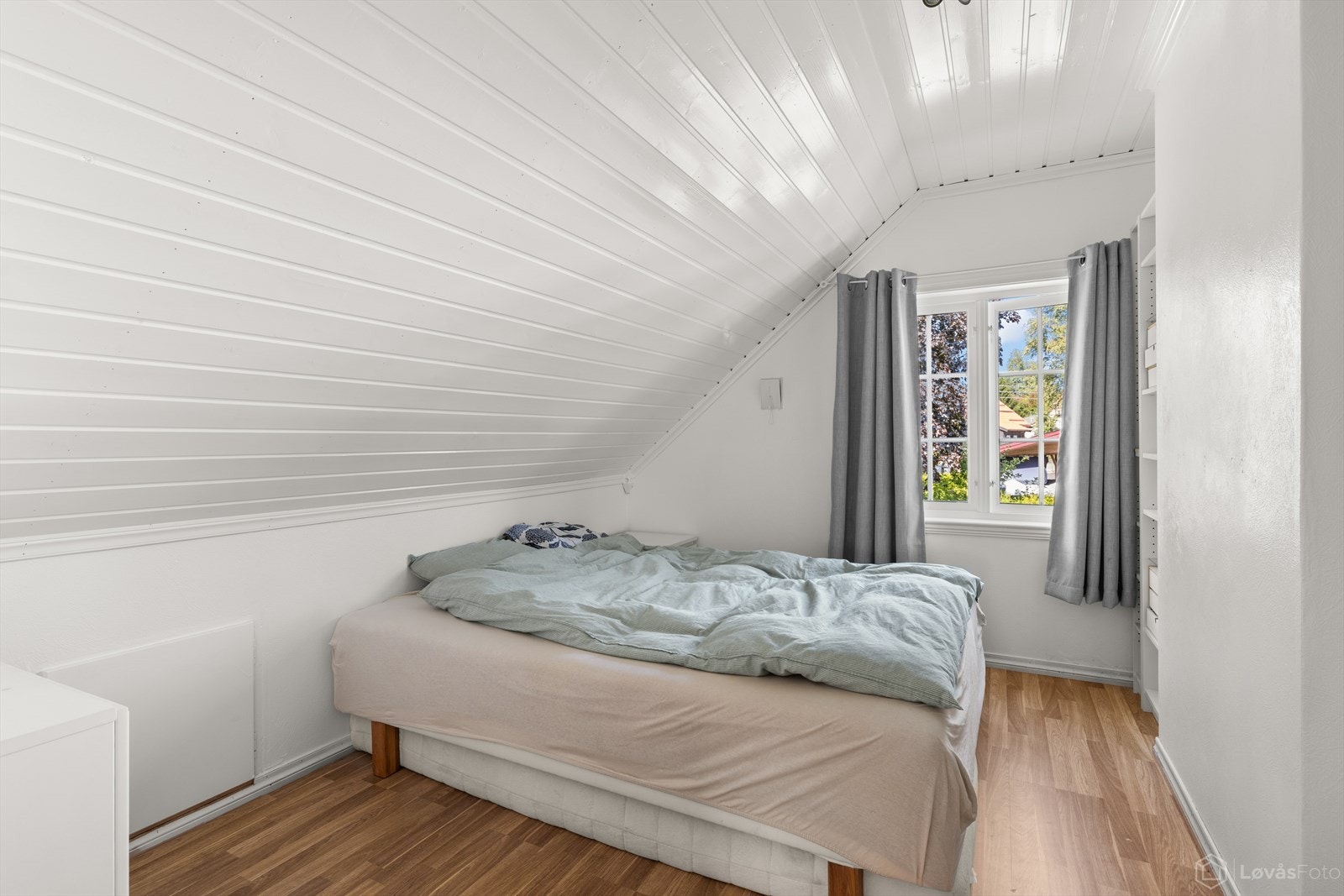 Soverom 3 byr på fleksible muligheter og kan tilpasses etter behov, enten som soverom, gjesterom, hobbyrom eller TV-stue. Galleribilde