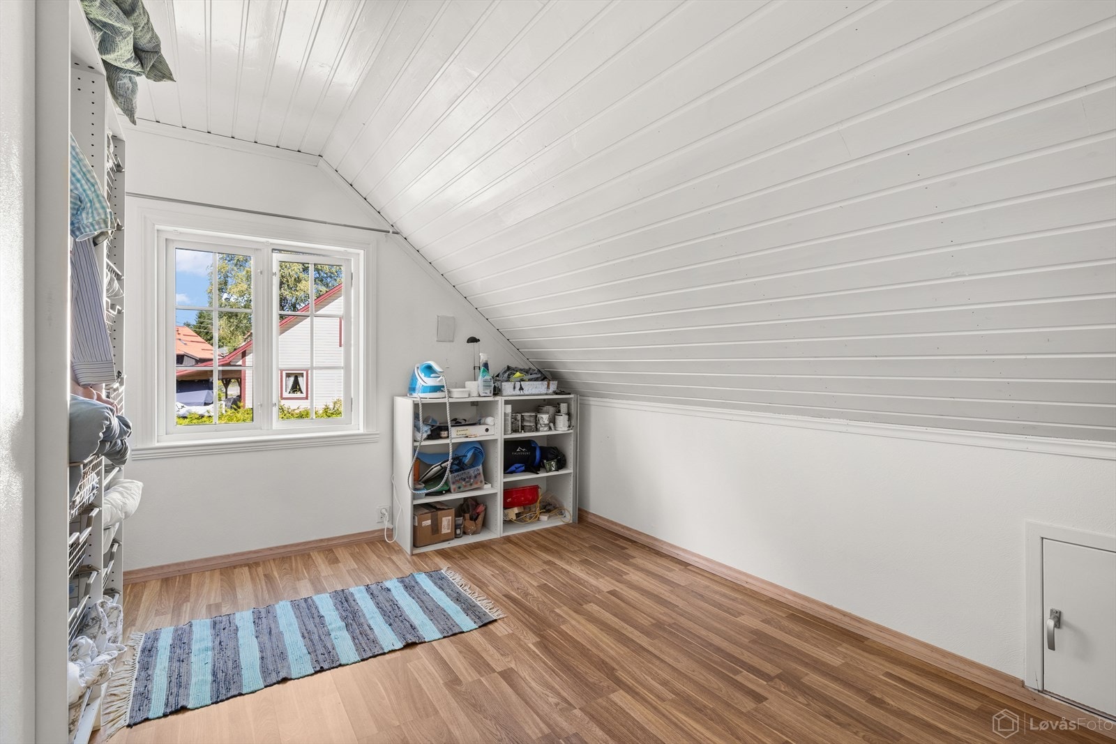Soverom 2 er også av god størrelse, med plass til seng og øvrige ønskede møbler. Galleribilde