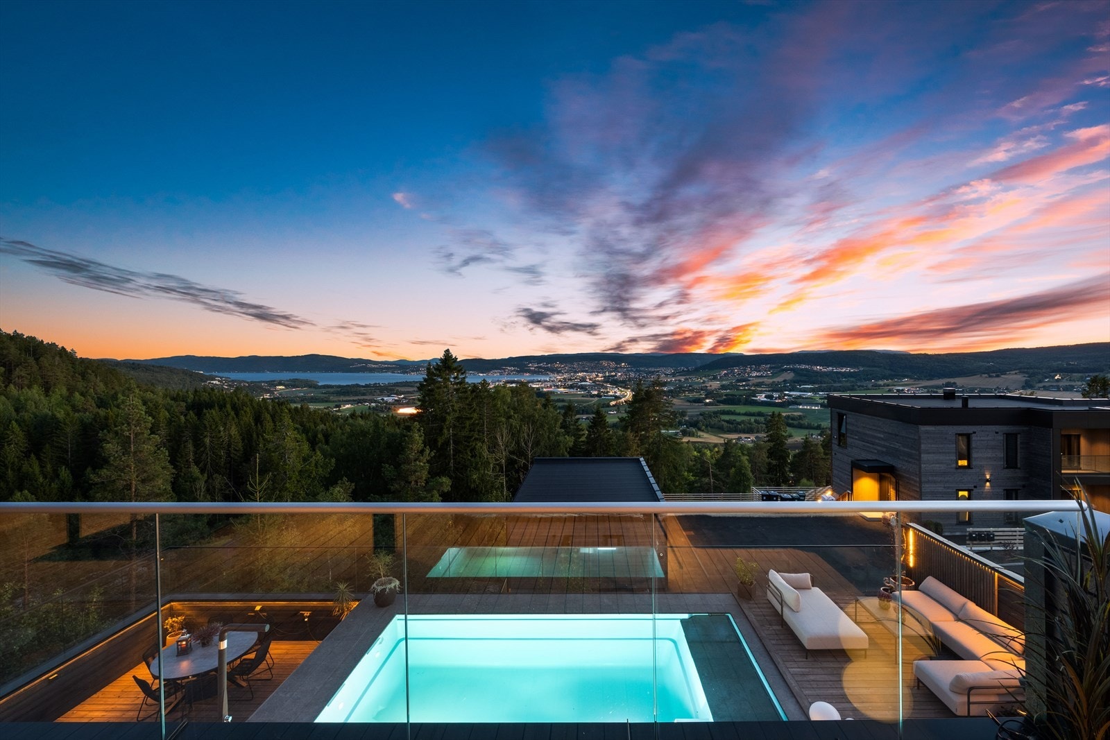 Utsikt fra terrassen i første etasje. Galleribilde