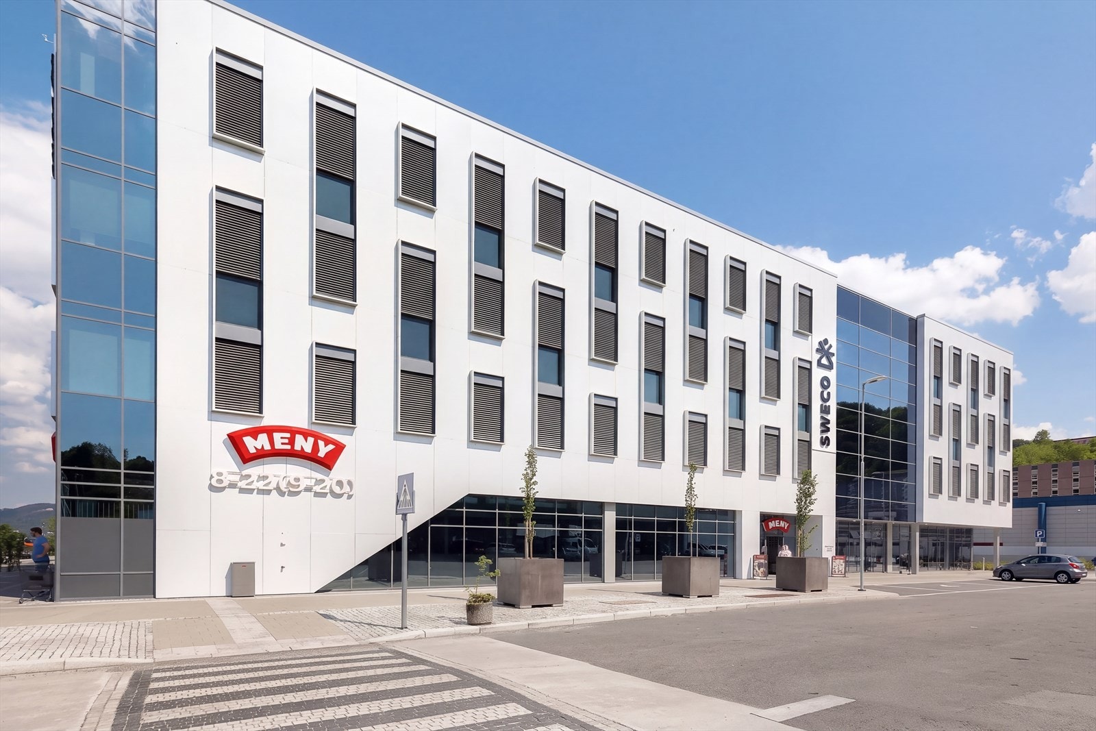 Kun en kort tur fra boligen ligger MENY Fantoft, en moderne dagligvarebutikk med godt utvalg, ferskvarer og mange fristelser i hverdagen Galleribilde