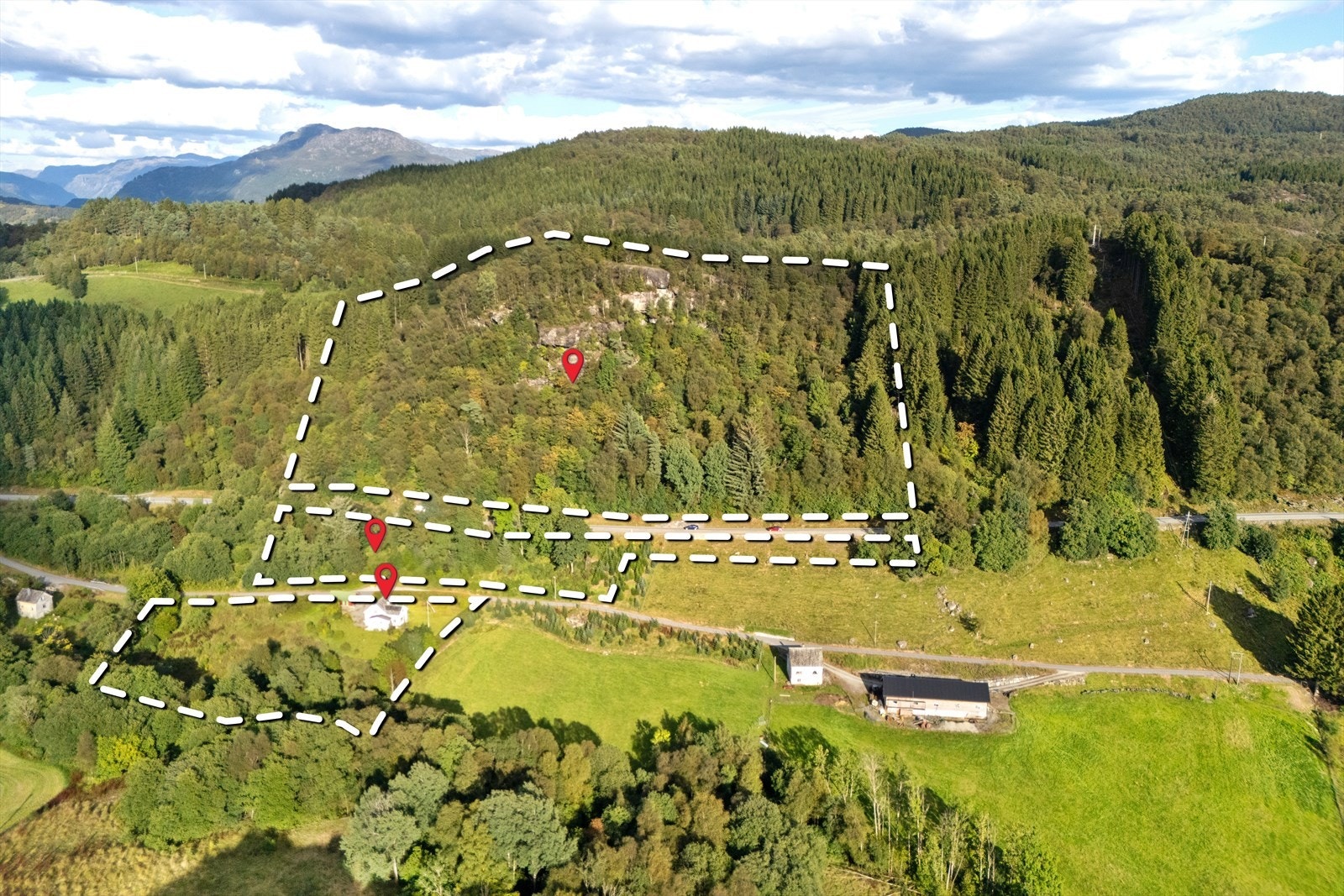 Solrik tomt i landlige omgivelser Galleribilde