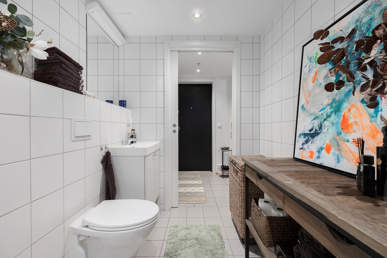 I 2026 er det byttet deler i sisternen på toalettet, blandebatteri i dusjen og termostat på badet. Galleribilde