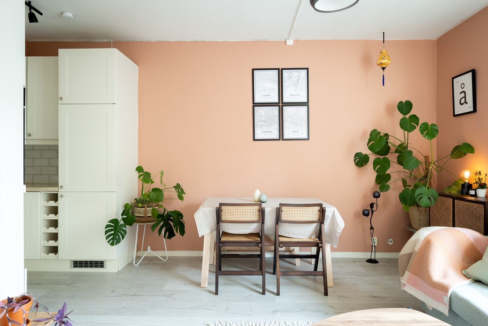 Det er god plass til å møblere med spisebord i tilknytning til kjøkkenet. Galleribilde
