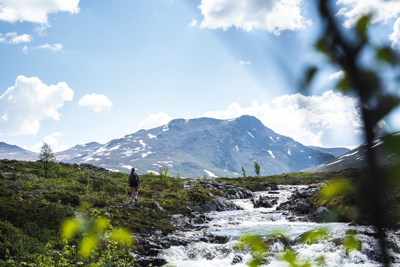 Hemsedal byr på mye fart og spenning, men hva med bare å vandre innover i fjellheimen - la tankene flyte og senke skuldrene - langt borte fra byens mas og kjas Galleribilde