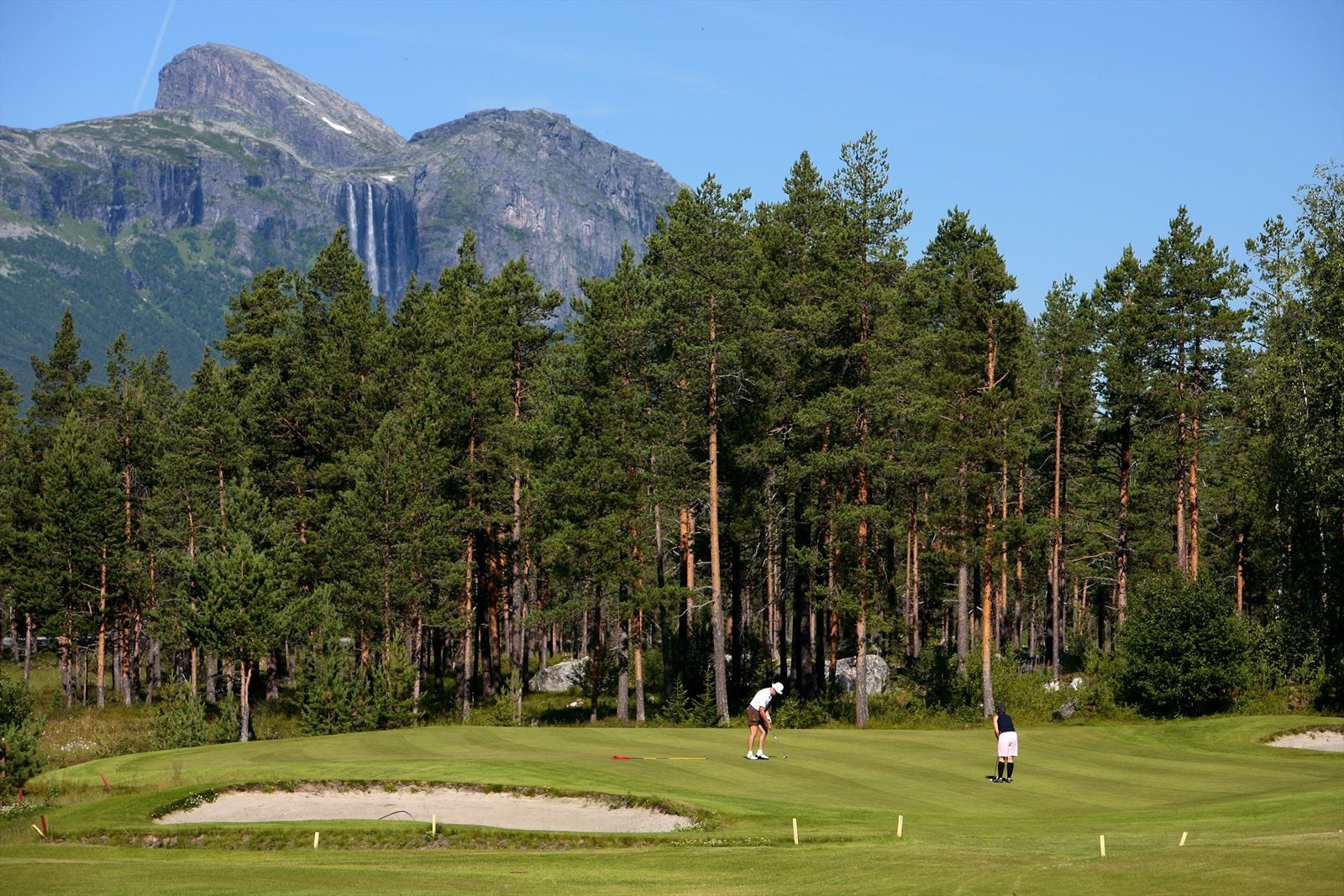Sommerstid kan Hemsedal også friste med to flotte golfbaner Galleribilde