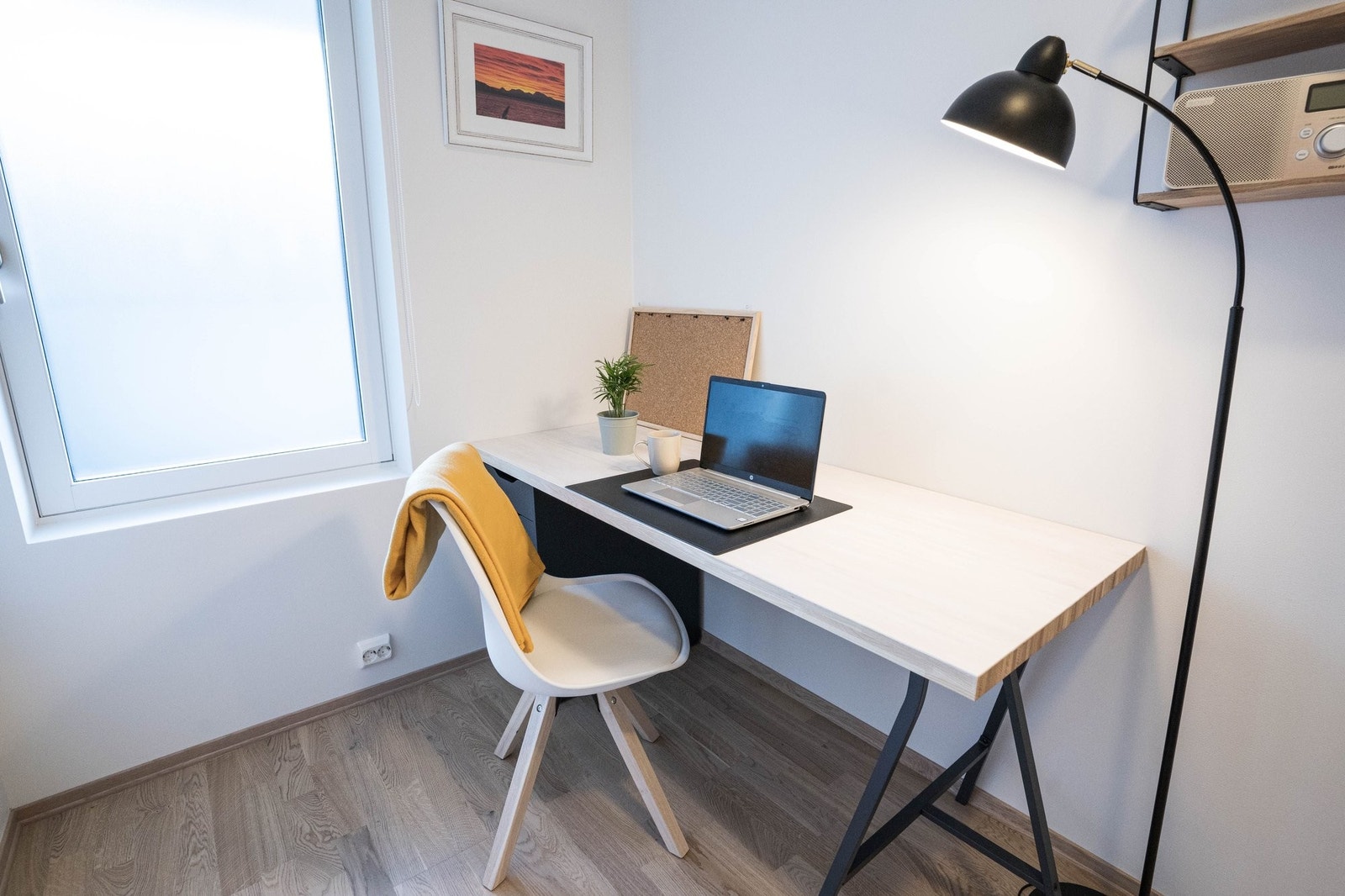 Soverom nr 2 har vært brukt som kontor men nå innredet som barnerom. Galleribilde