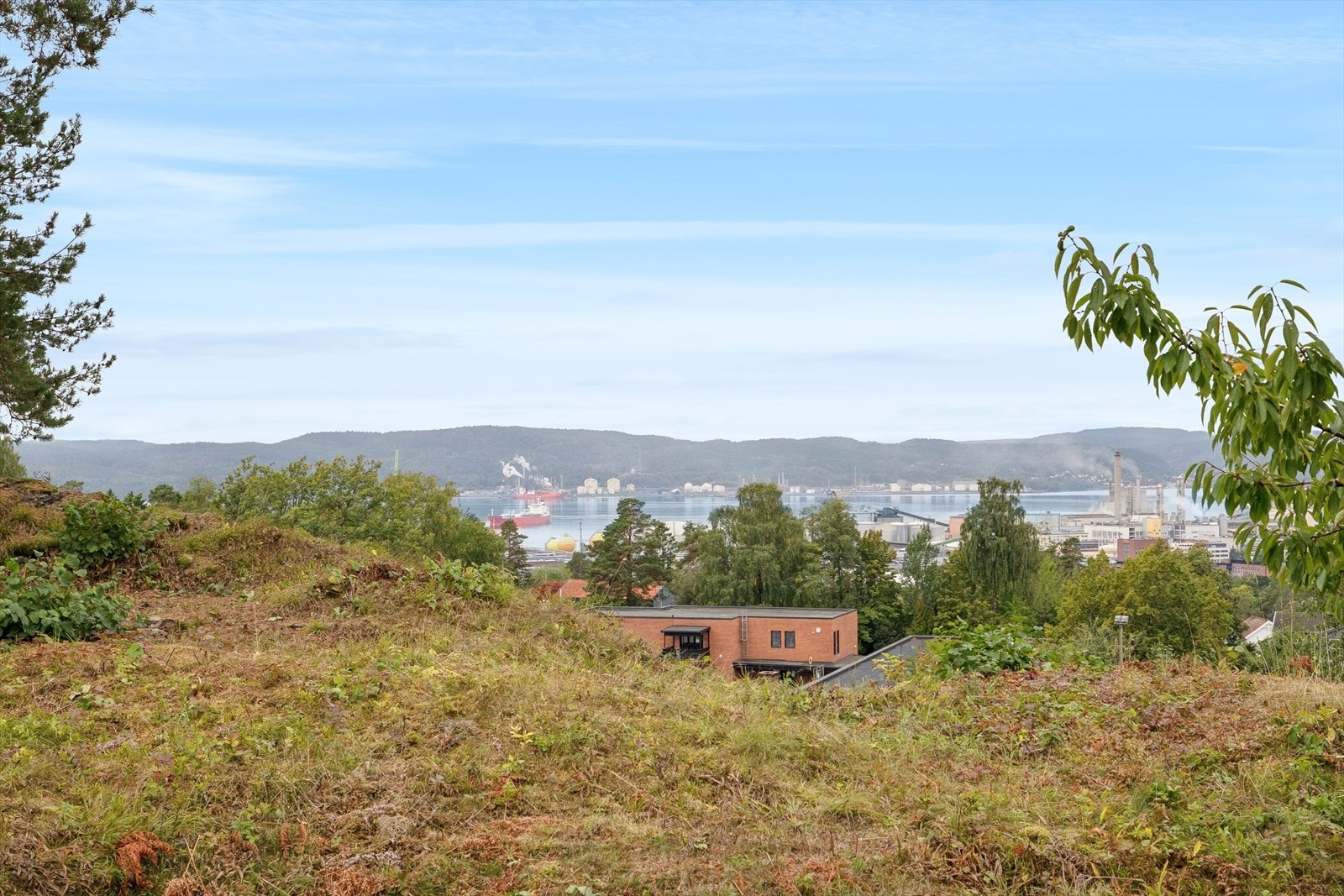 Solrik og flott utsikt til Frierfjorden Galleribilde