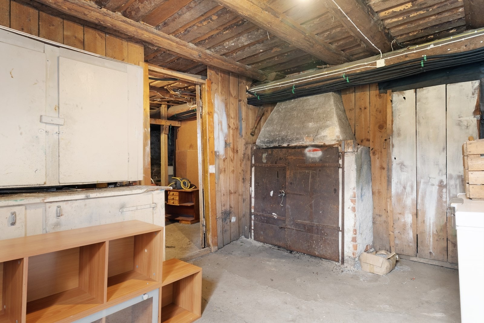 Kjellare har gode lagringsmoglegheiter, med heile fem boder som gjev rikeleg med plass til oppbevaring av utstyr og eigedelar. Galleribilde