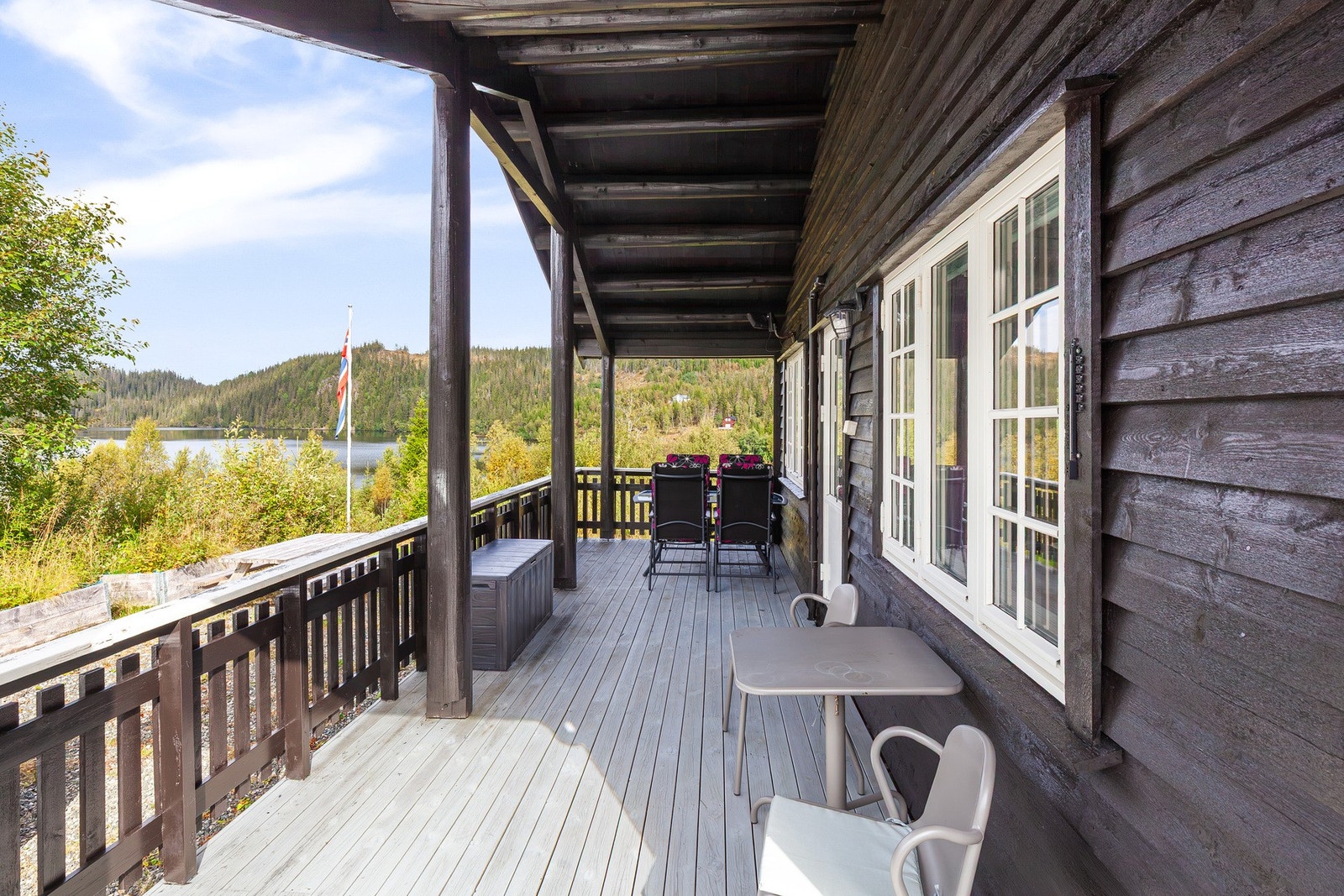 Overbygget terrasse som forlenger utesesongen og gir gode oppholdsmuligheter. Galleribilde