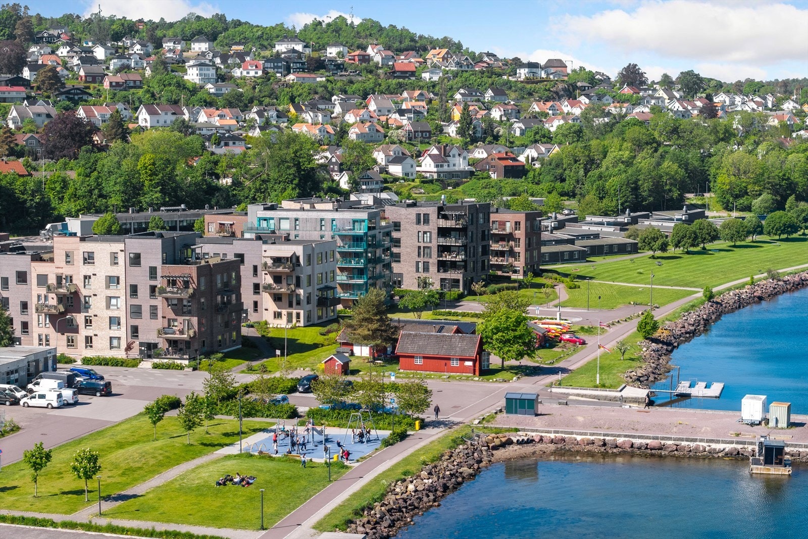 Området byr også på gode fritidsmuligheter, med nærhet til flotte turområder, strender og kyststier langs Oslofjorden. Galleribilde