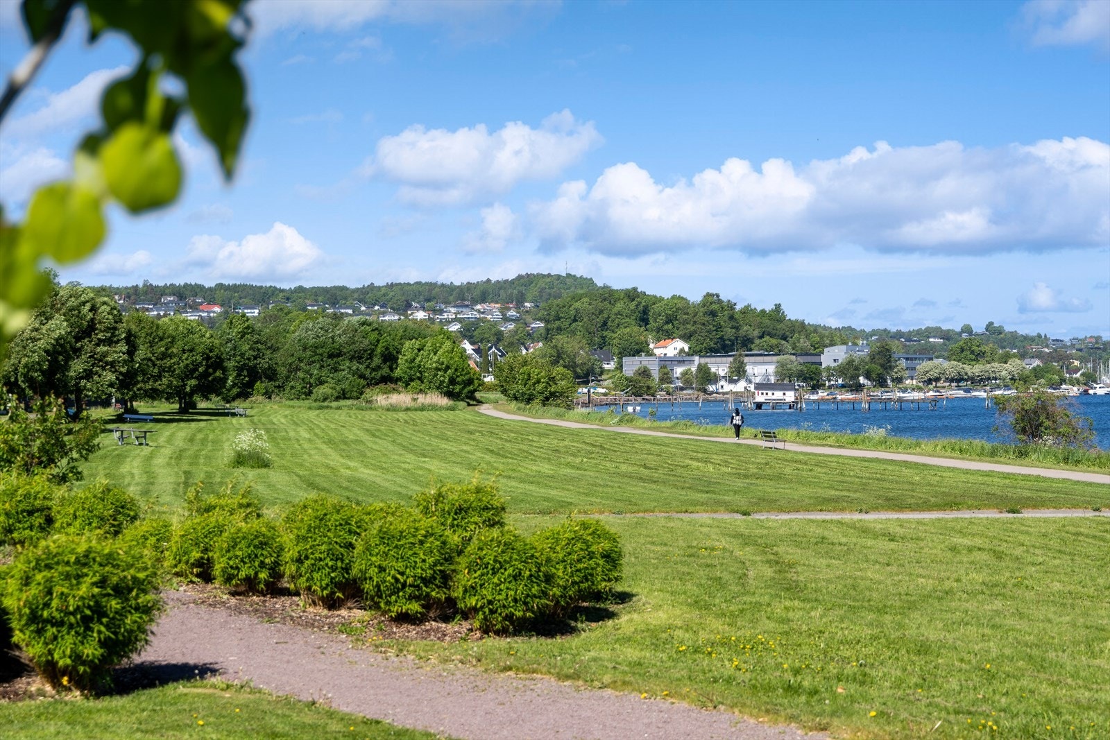 Med sin sentrale beliggenhet og nærhet til både natur og byliv, er Rolv Wesenlunds vei 9 et ideelt sted for deg som ønsker en balansert hverdag i et av Hortens mest ettertraktede områder. Galleribilde